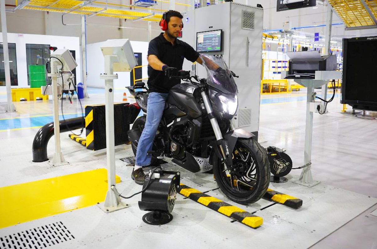 bajaj dominar 400, bajaj brazil motorcycle plant opens