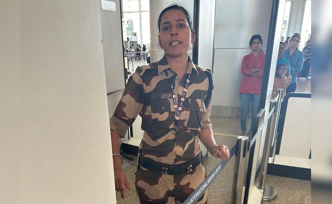 Read more about the article CISF Constable Kulwinder Kaur, Who Allegedly Slapped Kangana Ranaut: 5 Points