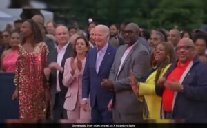 Read more about the article Joe Biden Appears Motionless During White House Juneteenth Celebration