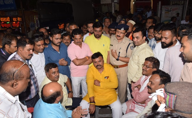 Read more about the article Power Department Staff, BJP Leaders Face-Off In Madhya Pradesh’s Jabalpur Over Alleged Dues