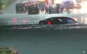 Read more about the article Heavy Rain In Delhi-NCR, Roads Flooded, Car Submerged Under Flyover