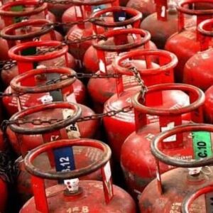 Read more about the article LPG Cylinder Price: Oil marketing companies slash commercial LPG cylinder prices by Rs 30 | Economy & Policy News