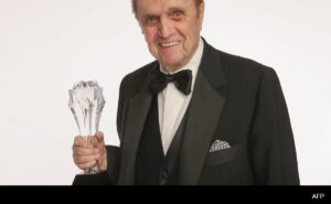 Read more about the article Comedy Legend Bob Newhart Dead At 94: Publicist