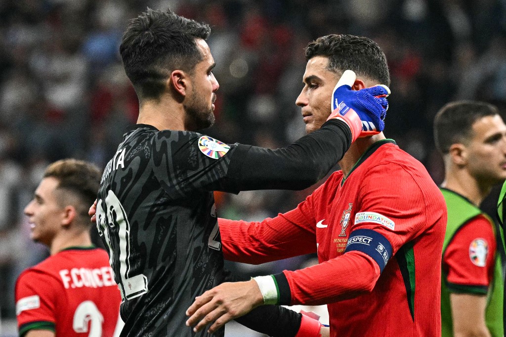 Portugal Goalkeeper Diogo Costa Defends Cristiano Ronaldo After 'Game Of His Life' vs Slovenia