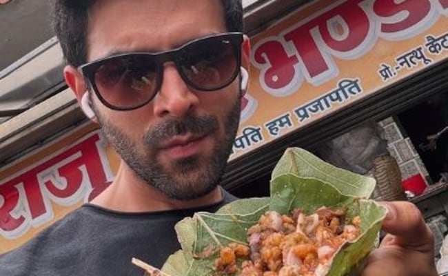 Read more about the article Kartik Aaryan Shares His Style Of Street-Side “Chaat-Ing”