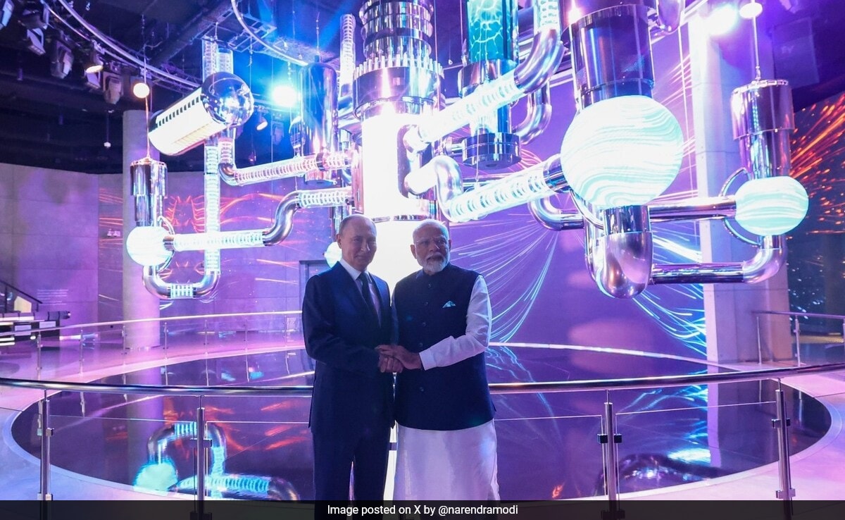 Read more about the article PM Modi Visits Exhibition On India-Russia Cooperation In Civil Nuclear Energy