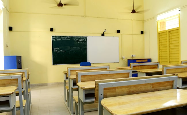 Read more about the article UP Teacher In Raebareli Thrashes School Student, Breaks Tooth For Not Doing Homework, Arrested