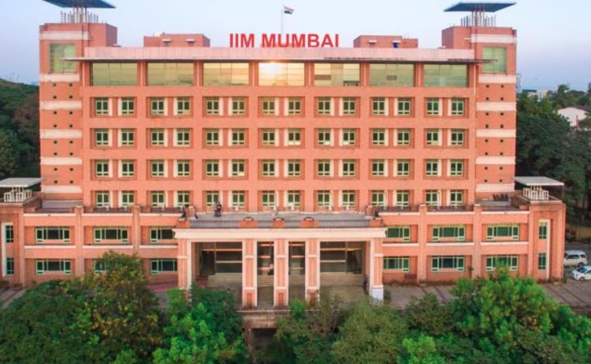 Read more about the article IIM Mumbai Launches One-Year Online PG Program In Financial Economics And Management