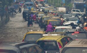 Read more about the article Heavy Rain Alert In Mumbai, Some Roads Flooded; Chief Minister Takes Stock