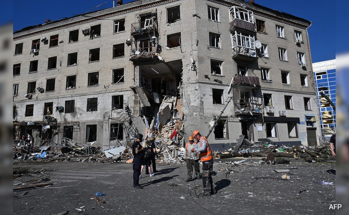 1 Dead, Baby Among 9 Injured In Ukraine Post Office Bombing