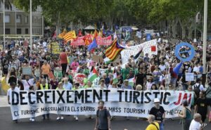 Read more about the article Barcelona Residents Protest Against Mass Tourism In Spain