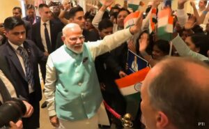 Read more about the article Indian Community’s Big Welcome For PM Modi As He Lands In Moscow