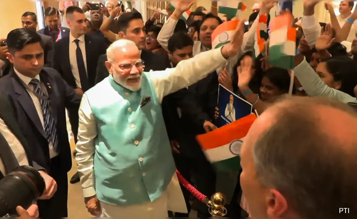 Indian Community's Big Welcome For PM Modi As He Lands In Moscow