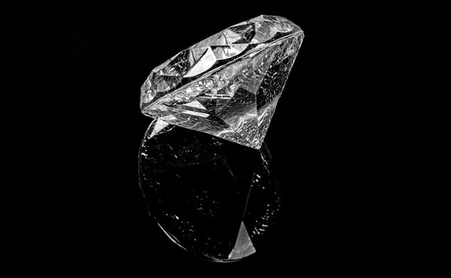 Read more about the article Labourer Digs Up A Fortune, Uncovers Rs 80-Lakh Diamond In Madhya Pradesh