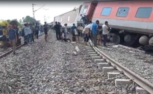 Read more about the article UP Train Services Resume At Gonda Accident Site