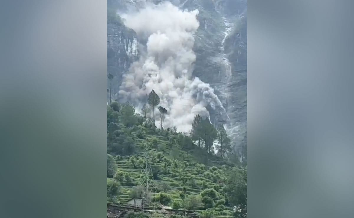 Massive Landslide On Badrinath National Highway, Traffic Disrupted