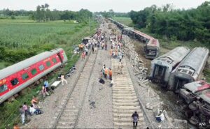 Read more about the article UP Train Derailment Probe Blames Negligence Of Engineering Section