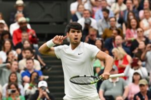 Read more about the article Carlos Alcaraz Dodges Bullet To Beat Frances Tiafoe In Wimbledon Five-Set Thriller