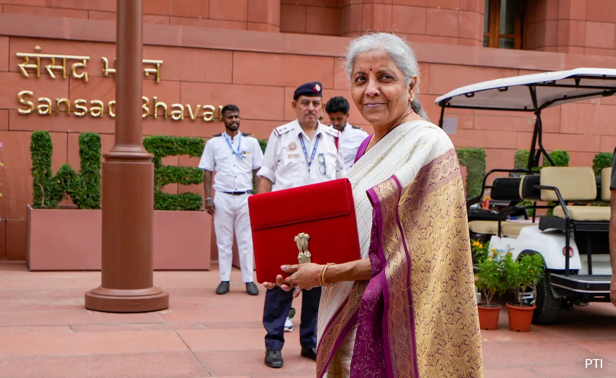 Read more about the article FM Nirmala Sitharaman, Budget 2024: “One Month Wage For First Time Employees”: Nirmala Sitharaman Presents Budget