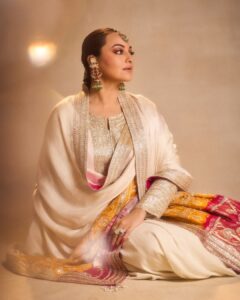 Read more about the article Before Marrying Zaheer Iqbal, Sonakshi Sinha’s Desi Bachelorette Look Featured An Ivory Anarkali And Bandhani Dupatta