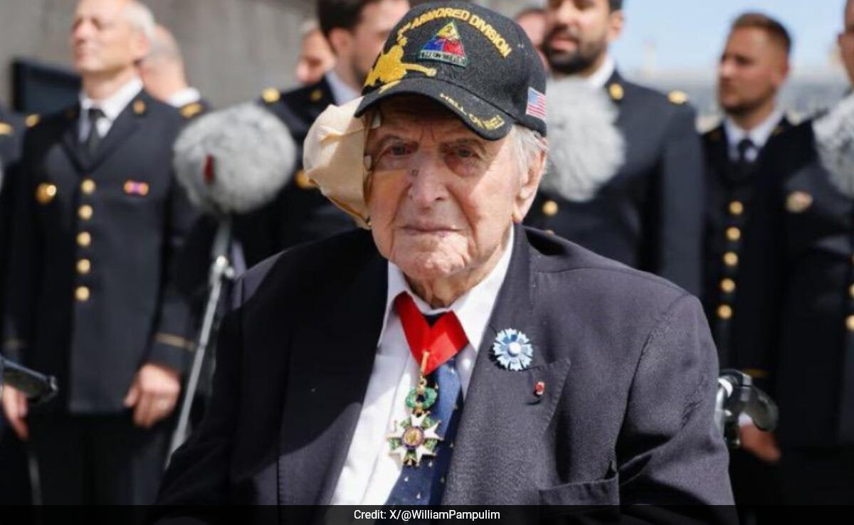 Read more about the article Jacques Lewis, One Of Last Surviving Veterans Of Normandy Landings, Dies