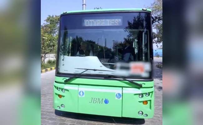 Delhi Begins Trial Run Of 'Mohalla Buses' For Connectivity On Narrow Roads