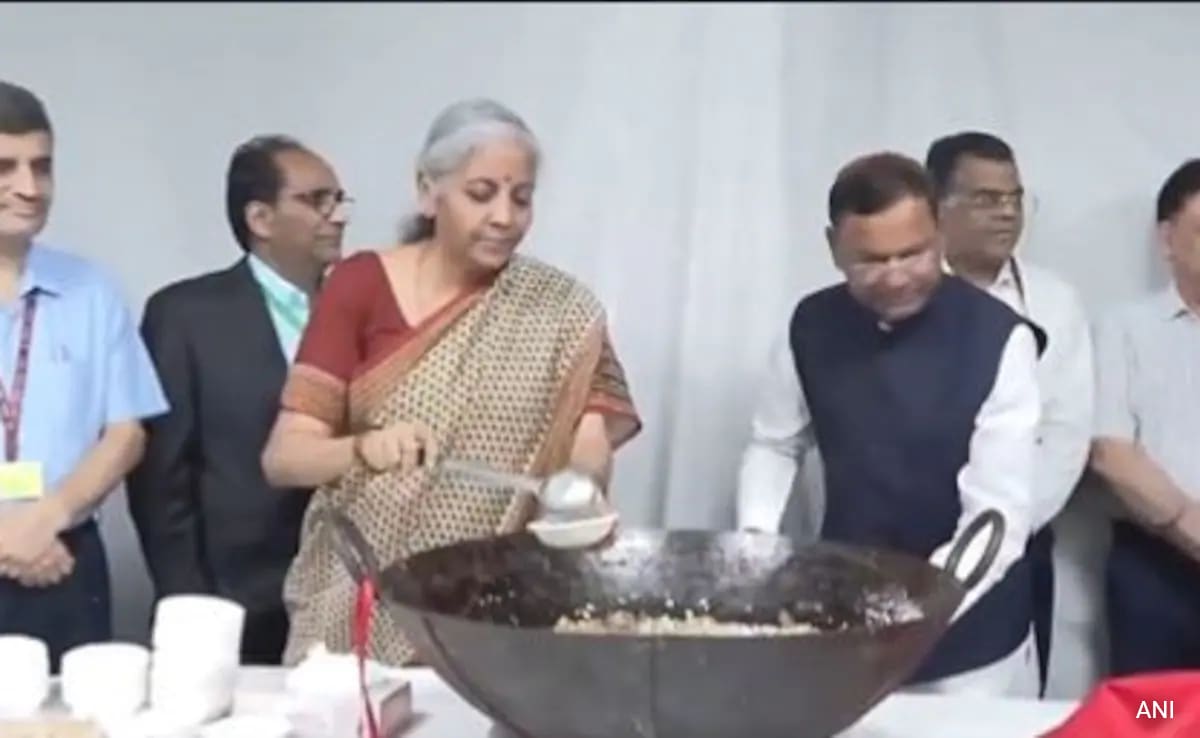 Read more about the article Finance Minister Nirmala Sitharaman Takes Part In Pre-Budget ‘Halwa’ Ceremony