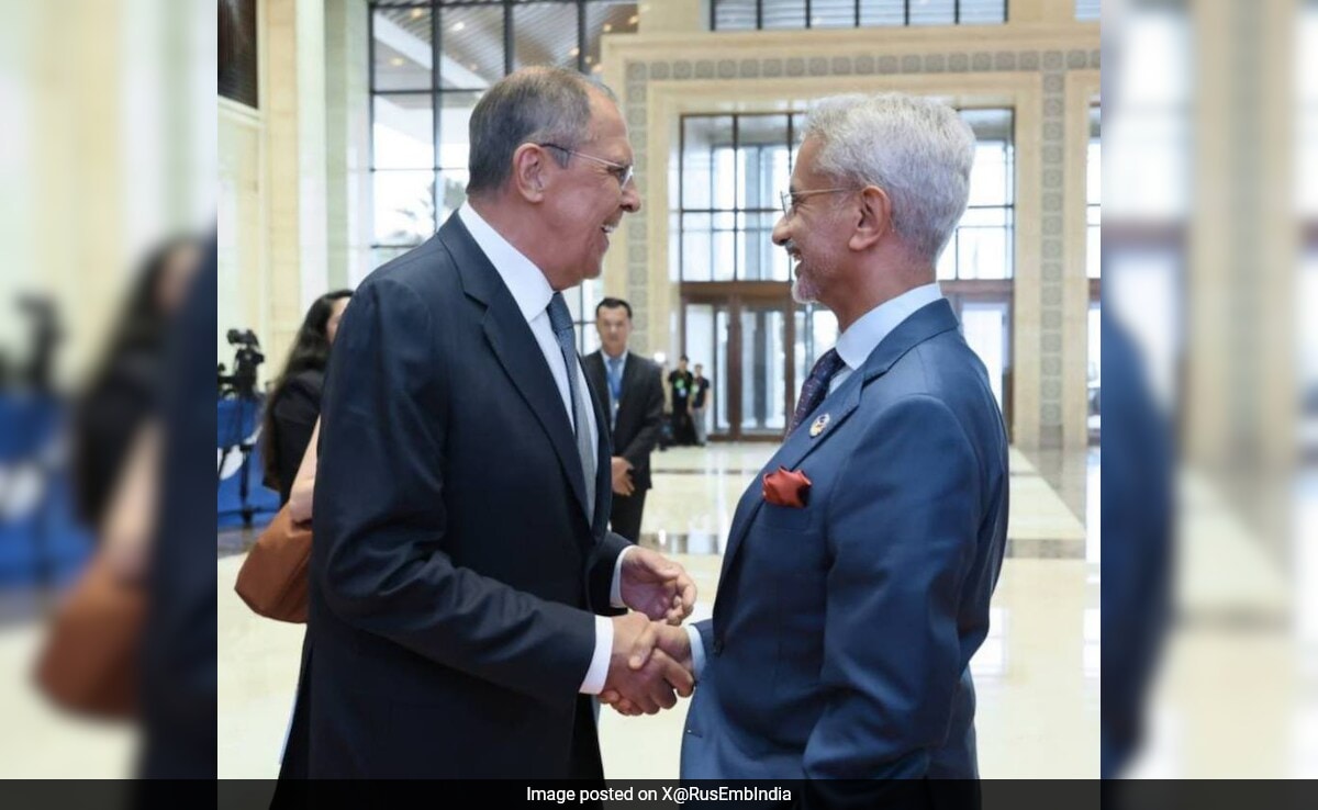 Read more about the article S Jaishankar Meets Russian Counterpart In Laos On Sidelines Of ASEAN Meetings