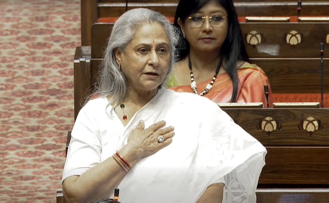 Read more about the article Jaya Bachchan Irked After Being Addressed As ‘Jaya Amitabh Bachchan’