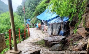 Read more about the article 3 Pilgrims Dead In Landslide In Kedarnath, 8 Injured Taken To Hospital