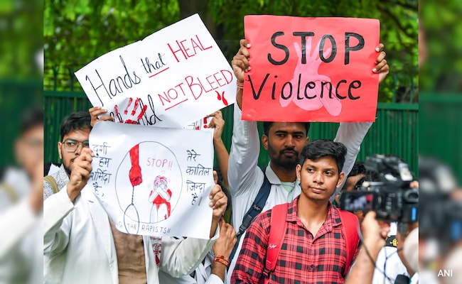 Read more about the article Delhi Resident Doctors Return To Work After Ending Stir Over Kolkata Rape-Murder