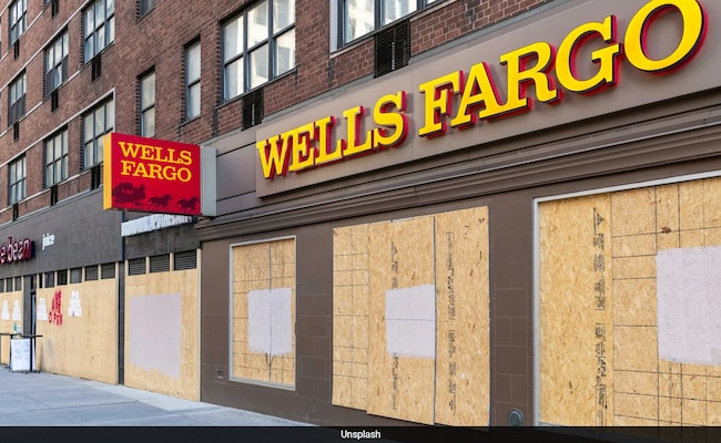 Read more about the article Wells Fargo Employee Dies At Desk, Coworkers Didn’t Notice Body For 4 Days