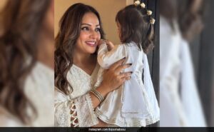 Read more about the article Bipasha Basu And Her Daughter Devi Twin And Win In Matching White Ethnic Suits