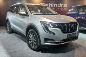 Read more about the article Mahindra XUV700 AX7, diesel, petrol, sales, mileage