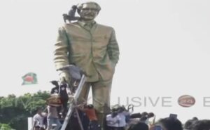 Read more about the article Bangladeshi Protesters Vandalise Sheikh Mujibur Rahman’s Statue