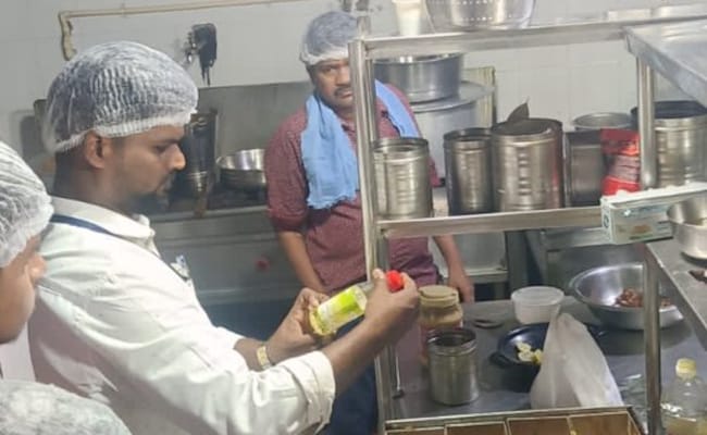 Read more about the article Live Cockroach Infestation And More Food Safety Violations Found At Malakpet And Dilsukhnagar In Hyderabad