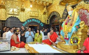 Read more about the article Adani Group Chairman Gautam Adani, Wife Priti Adani Seek Blessings Of Saibaba At Shirdi Temple