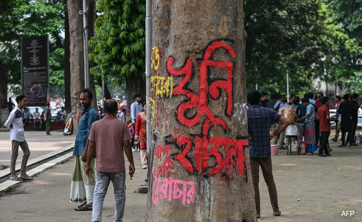 Read more about the article Bangladesh Students Whitewash “Killer Hasina” Graffiti After Sheikh Hasina’s Ouster