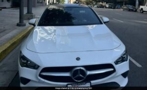 Read more about the article Indian YouTuber Gets Mercedes As “Regular Uber” In US, Internet Compares It To Cabs In Bengaluru