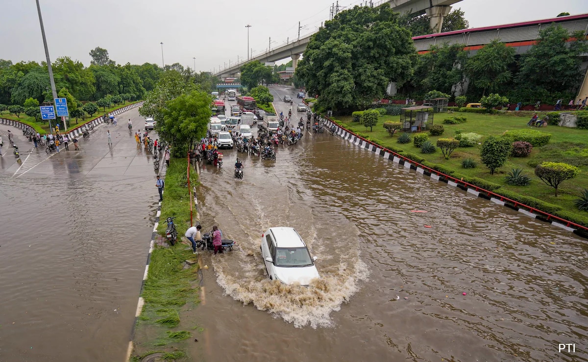 Read more about the article Severe Waterlogging, Traffic Congestion In Delhi After Heavy Rainfall