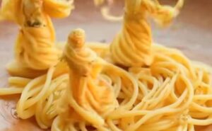 Read more about the article AI Video Shows Noodle Figures Doing Kathak, Wins Hearts Online