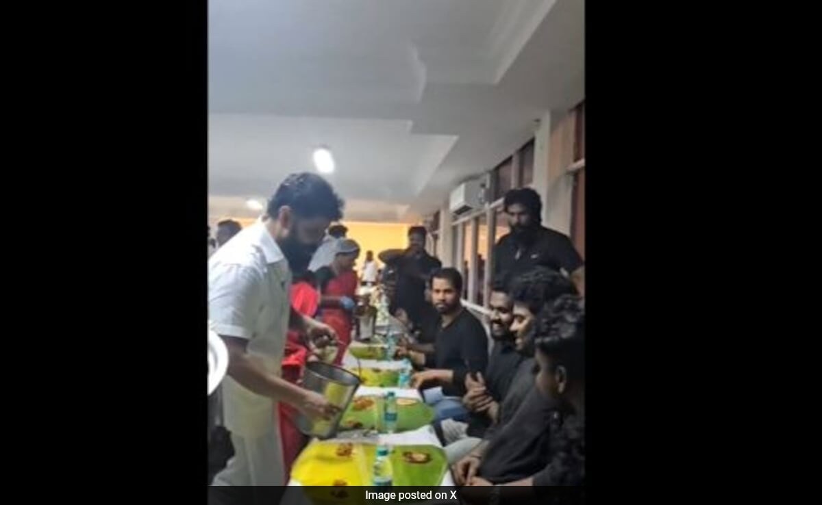 Vikram Served Food For Thangalaan Cast And Crew At Success Party