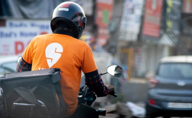 Hyderabad Woman Claims Swiggy Genie Agent Stole Laptop, Company Reacts