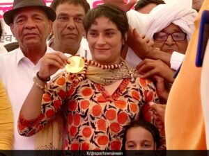 Read more about the article Vinesh Phogat Gets Gold Medal Honour By Haryana Khap, Says “Fight Has Just Begun”