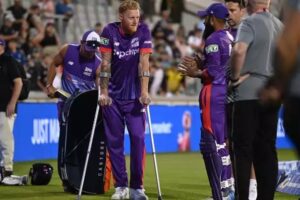 Read more about the article Ben Stokes Suffers Major Injury, Carried Off The Pitch By Teammate – Watch