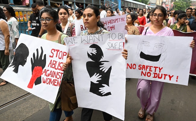 Read more about the article British Indian Women Medics Extend Support For Kolkata Rape-Murder Protests