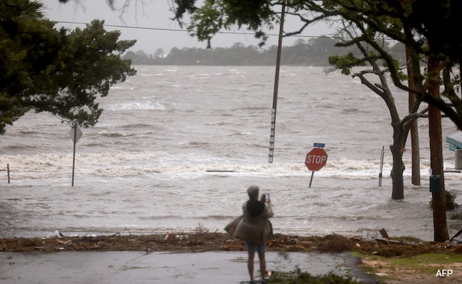 South Carolina Anticipates Deluge As Hurricane Debby Makes Landfall