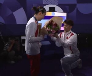 Read more about the article Chinese Shuttler Wins Gold, Gets Proposed By Teammate On Court. This Happens Next. Watch