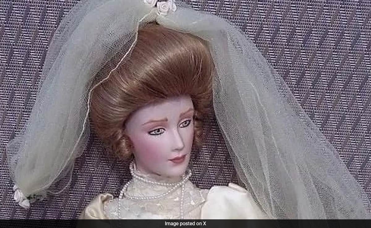 Read more about the article World’s Most Haunted Doll Has Attacked 17 Men, Claims Its Owner