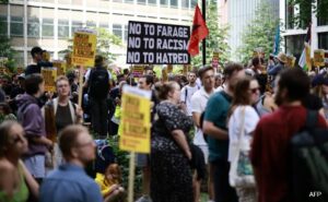 Read more about the article Anti-Racism Protesters Continue To Rally Across UK After Far-Right Riots